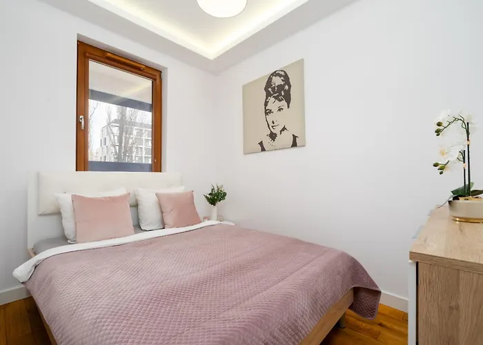 Central Warsaw Apartment - Great Location - Stylish One Bedroom Apartment - City Center - 85-220