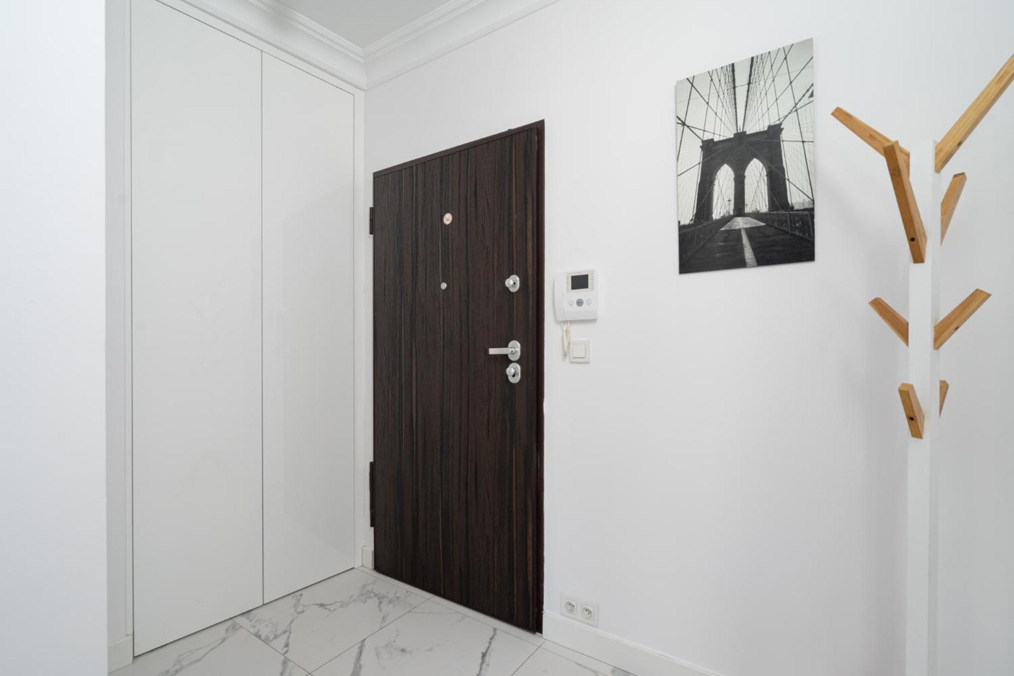 - Great Location - Stylish One Bedroom - Center - 85-220 Apartament
